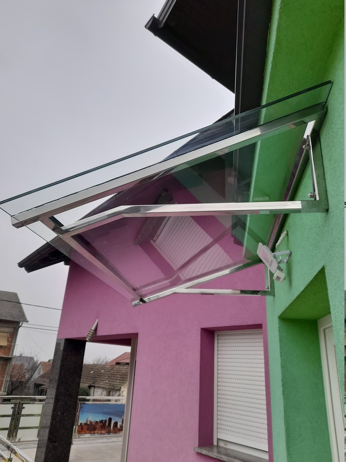 nadstrešnica od inoxa iznad ulaznih vrata